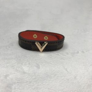 Slim V Checkered Brown Bracelet